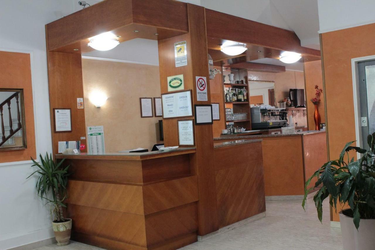 Hotel Derna ヴィアレッジョ エクステリア 写真