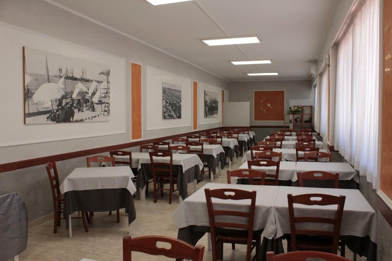 Hotel Derna ヴィアレッジョ エクステリア 写真