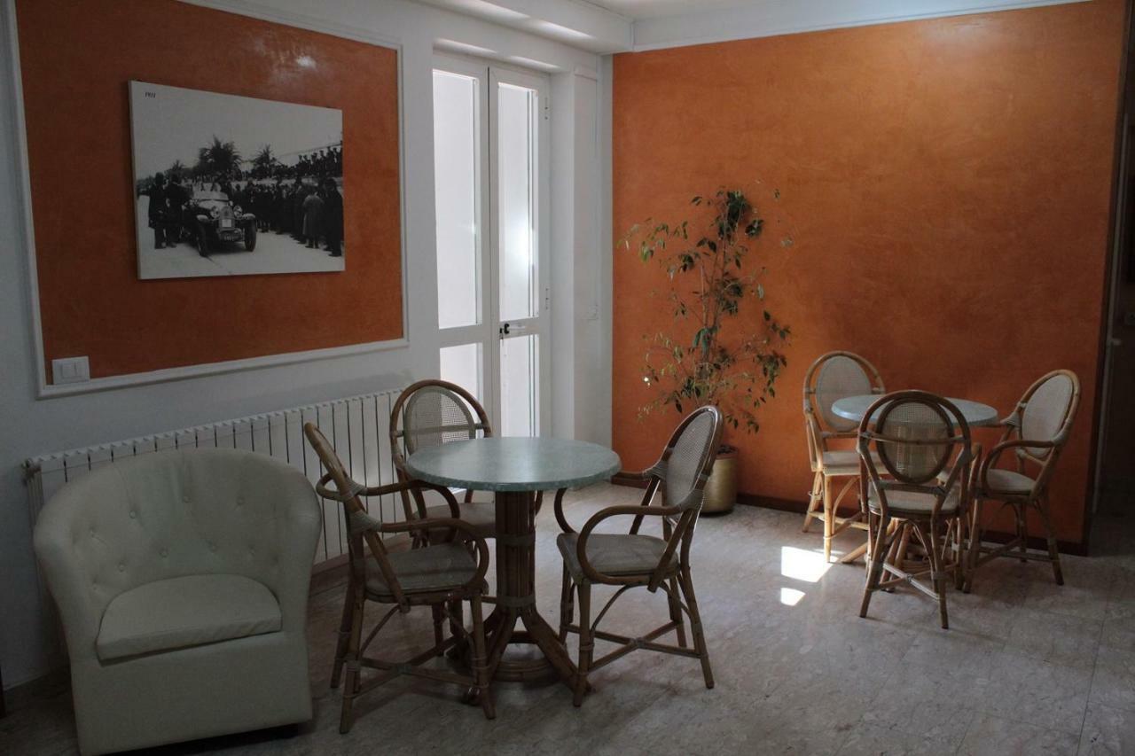 Hotel Derna ヴィアレッジョ エクステリア 写真