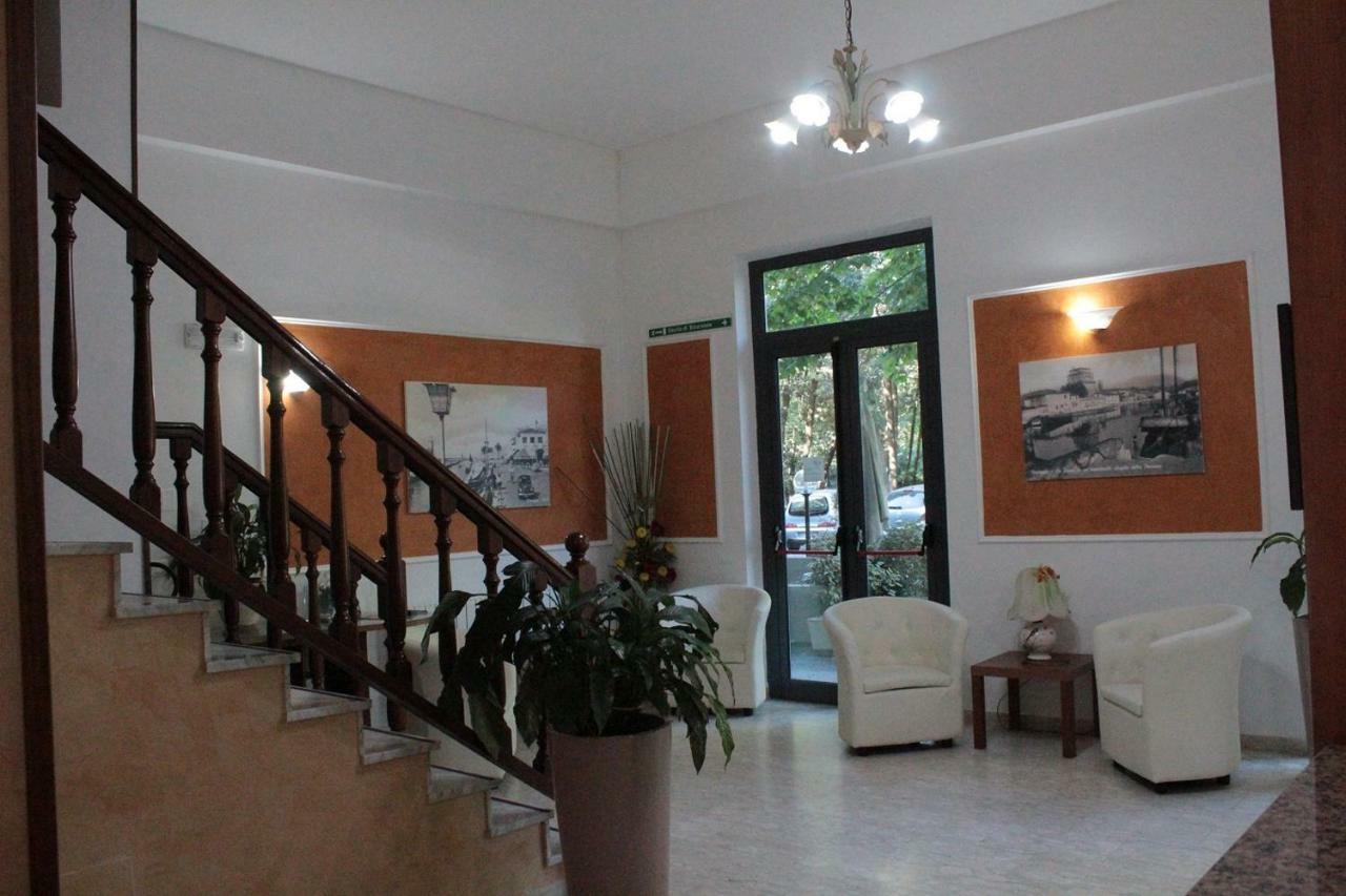 Hotel Derna ヴィアレッジョ エクステリア 写真