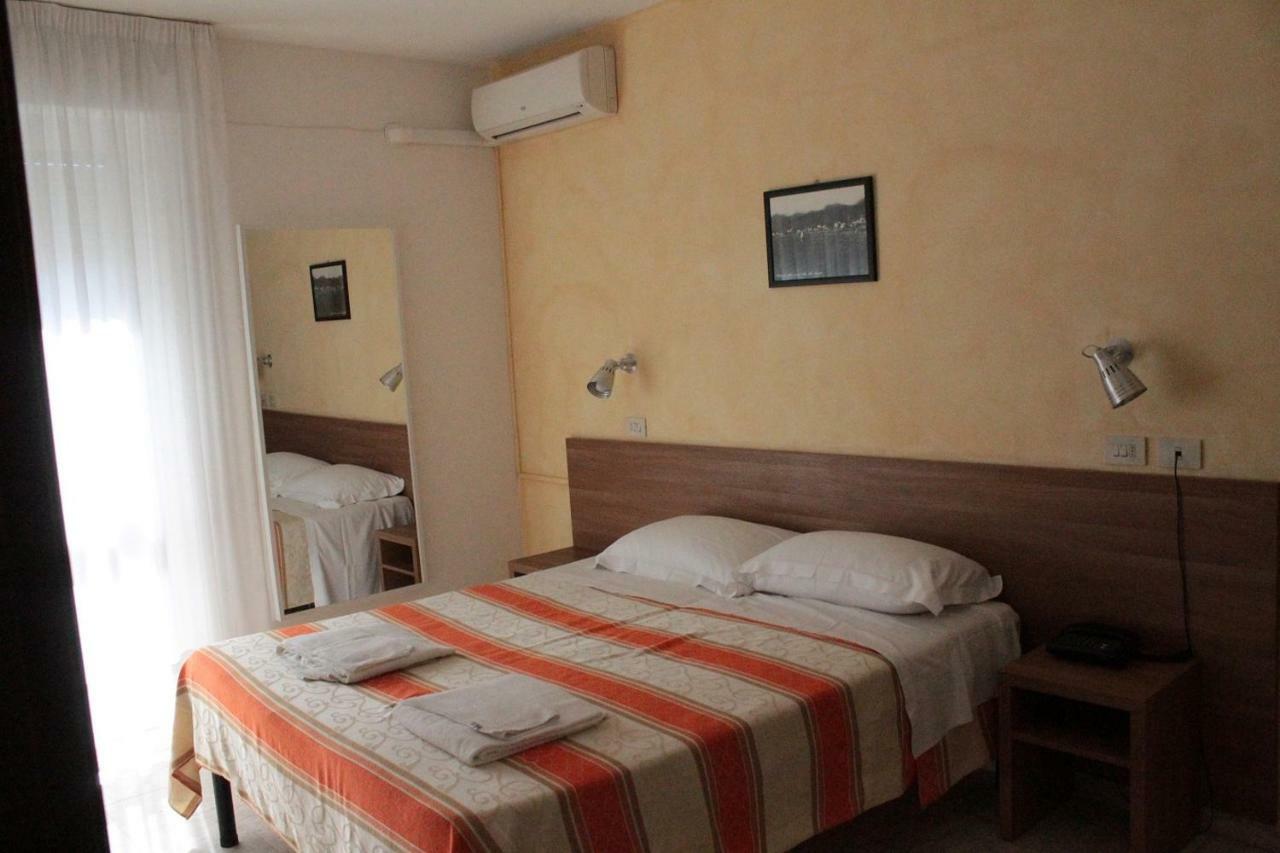 Hotel Derna ヴィアレッジョ エクステリア 写真