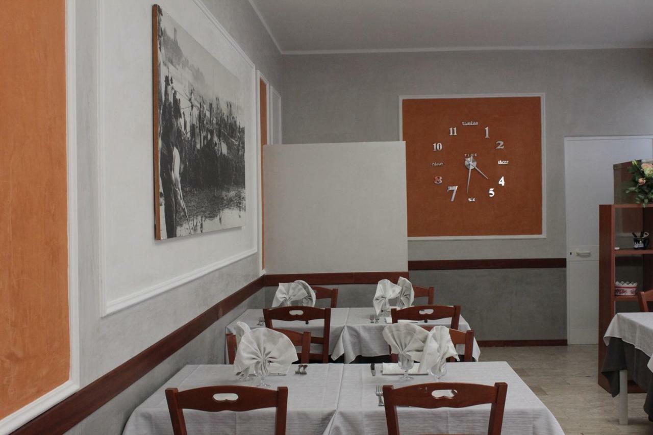 Hotel Derna ヴィアレッジョ エクステリア 写真